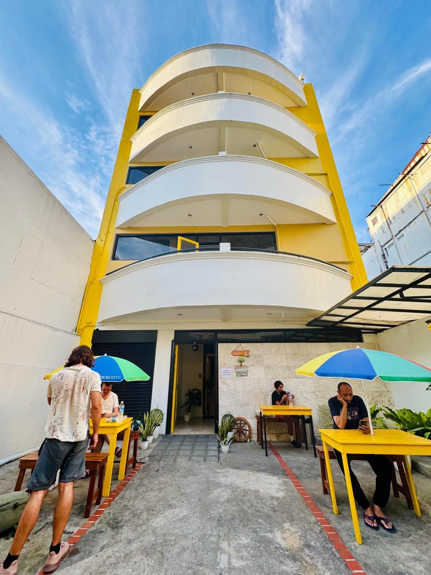 Cheese Hostel Manila San Pedro Makati Eksteriør billede