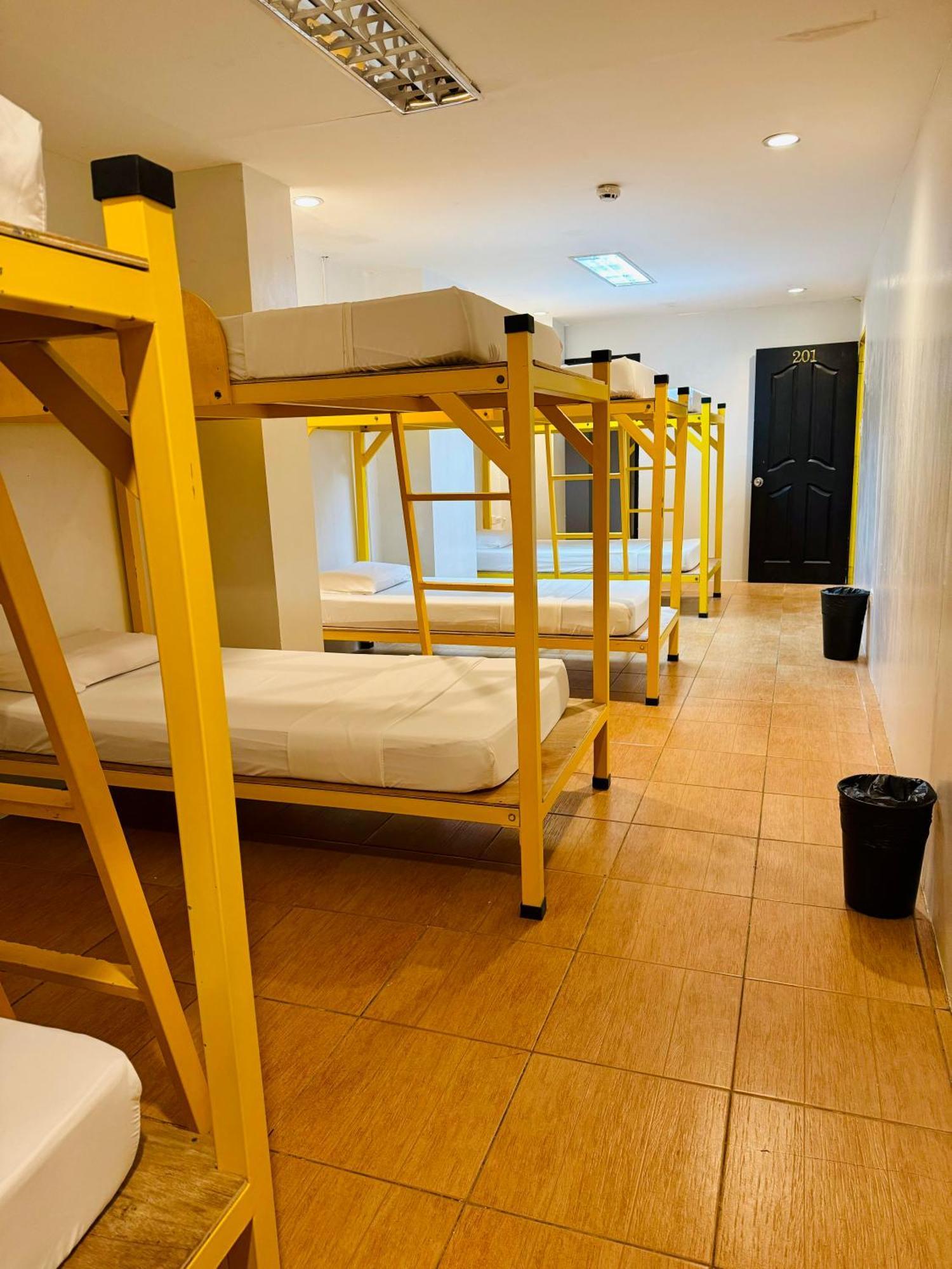 Cheese Hostel Manila San Pedro Makati Eksteriør billede